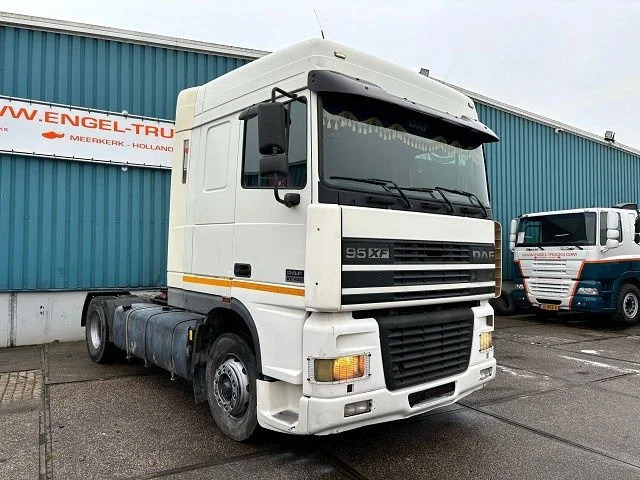 DAF 95.430 XF SPACECAB (EURO 3 / ZF16 MANUAL GEARBOX / ZF-INTARDER / AIRCONDITIONING / 870 LITER DIESELTANK) - Xe đầu kéo: hình 2 DAF 95.430 XF SPACECAB (EURO 3 / ZF16 MANUAL GEARBOX / ZF-INTARDER / AIRCONDITIONING / 870 LITER DIESELTANK) - Xe đầu kéo: hình 2