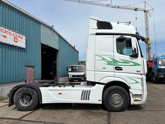 Mercedes-Benz Actros 1845 LS BIGSPACE (RETARDER / EURO 5 / TELLIGENT GEARBOX / FULL SPOILERSET / 2x DIESELTANK / AIRCONDITIONING) - Xe đầu kéo: hình 4 Mercedes-Benz Actros 1845 LS BIGSPACE (RETARDER / EURO 5 / TELLIGENT GEARBOX / FULL SPOILERSET / 2x DIESELTANK / AIRCONDITIONING) - Xe đầu kéo: hình 4