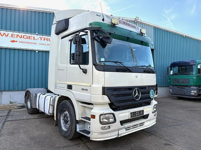 Mercedes-Benz Actros 1846 LS (MP2) (EPS WITH CLUTCH / RETARDER / 3-PEDALS/ AIRCONDITIONING / ETC) - Xe đầu kéo: hình 2 Mercedes-Benz Actros 1846 LS (MP2) (EPS WITH CLUTCH / RETARDER / 3-PEDALS/ AIRCONDITIONING / ETC) - Xe đầu kéo: hình 2