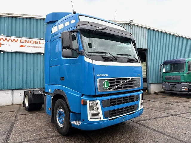 Volvo FH 400 GLOBETROTTER (VIN: 7B446149 / I-SHIFT / ADR-VLG / AIRCONDITIONING / COMPLETE SPOILERSET ON CABIN) - Xe đầu kéo: hình 2 Volvo FH 400 GLOBETROTTER (VIN: 7B446149 / I-SHIFT / ADR-VLG / AIRCONDITIONING / COMPLETE SPOILERSET ON CABIN) - Xe đầu kéo: hình 2