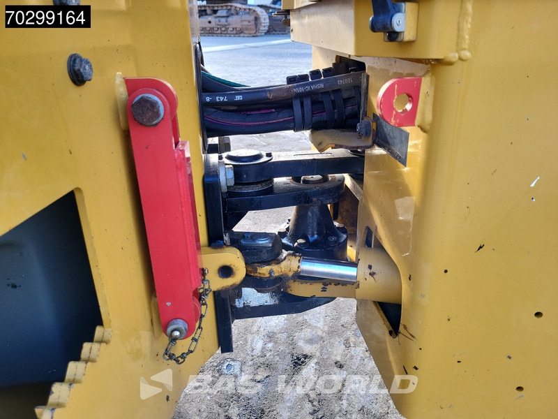 Máy lăn Caterpillar CB2.7: hình 20 Máy lăn Caterpillar CB2.7: hình 20