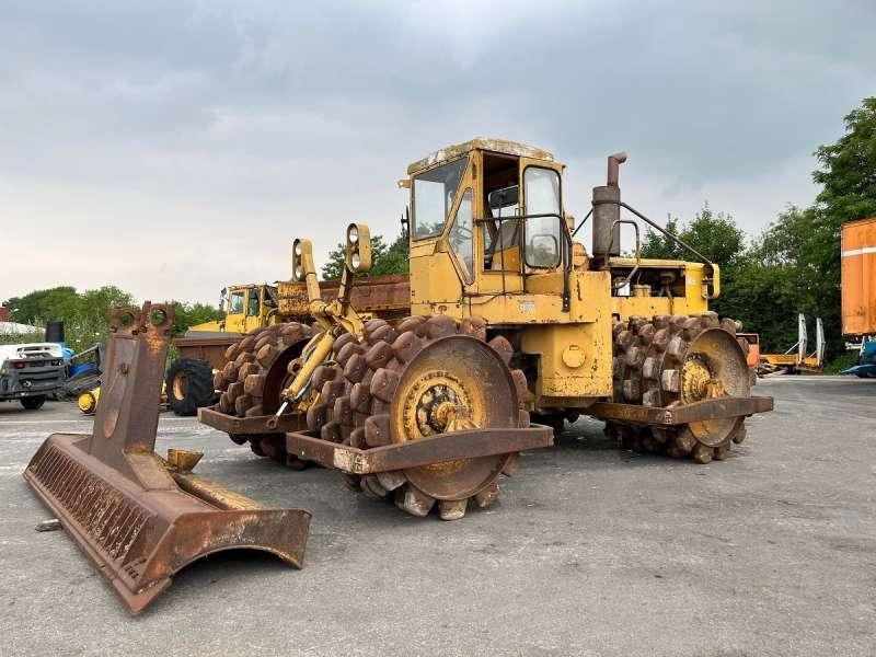 Caterpillar 825 + porte engins - Máy đầm: hình 1 Caterpillar 825 + porte engins - Máy đầm: hình 1