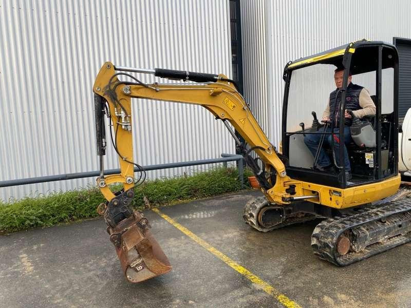 Caterpillar CANOPY 302.7DCR MACHINE SUISSE - Máy xúc mini: hình 4 Caterpillar CANOPY 302.7DCR MACHINE SUISSE - Máy xúc mini: hình 4