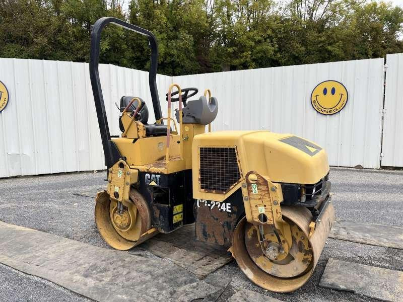 Caterpillar CB-224E - Máy lăn đường: hình 1 Caterpillar CB-224E - Máy lăn đường: hình 1