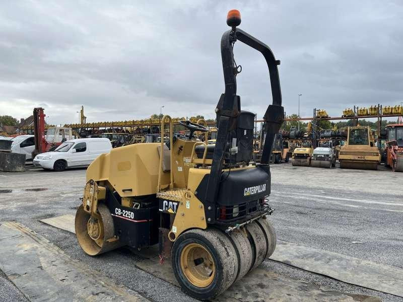 Caterpillar CB225D - Xe lu kết hợp: hình 5 Caterpillar CB225D - Xe lu kết hợp: hình 5