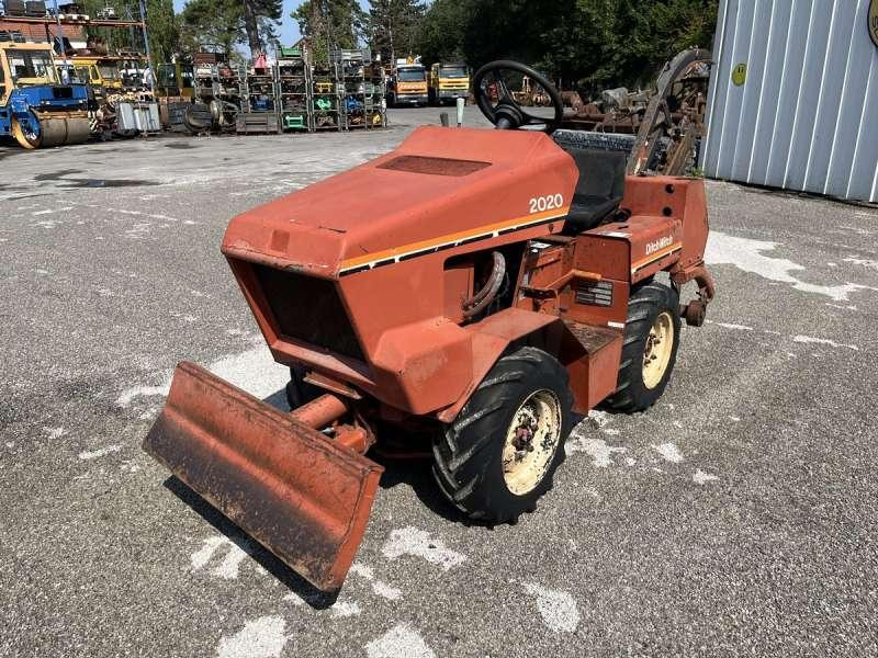 DITCH WITCH 2020K - Máy đào hào: hình 2 DITCH WITCH 2020K - Máy đào hào: hình 2