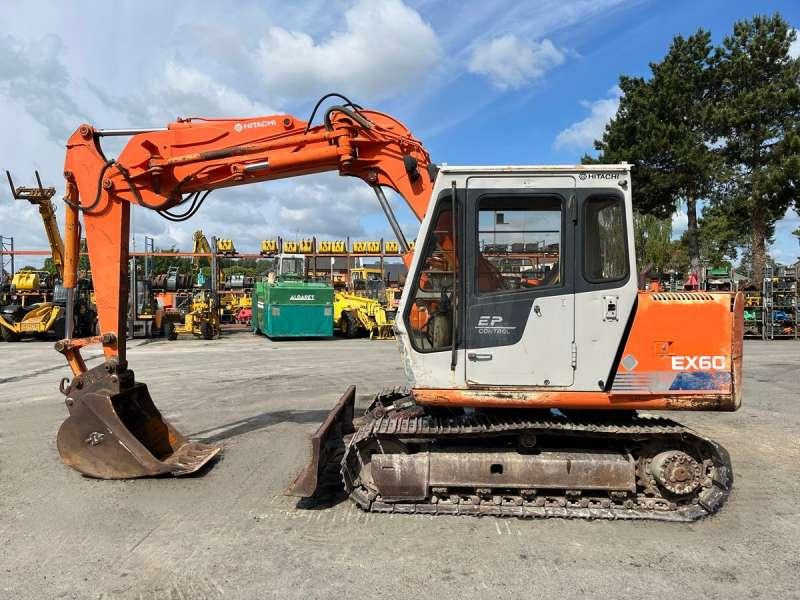 Hitachi EX60 - Máy xúc bánh xích: hình 4 Hitachi EX60 - Máy xúc bánh xích: hình 4