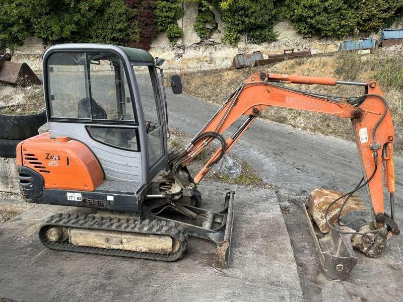 Máy xúc mini Hitachi ZX25 CLR: hình 7
