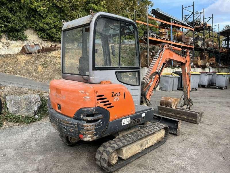 Máy xúc mini Hitachi ZX25 CLR: hình 6