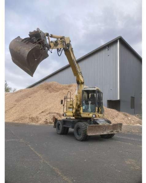 Komatsu PW160-7K - Máy xúc bánh lốp: hình 4 Komatsu PW160-7K - Máy xúc bánh lốp: hình 4