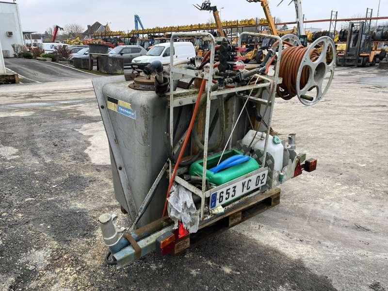 Tecnoma CUVE DE TRAITEMENT PHYTO - Máy xịt gắn trên máy cày: hình 4 Tecnoma CUVE DE TRAITEMENT PHYTO - Máy xịt gắn trên máy cày: hình 4