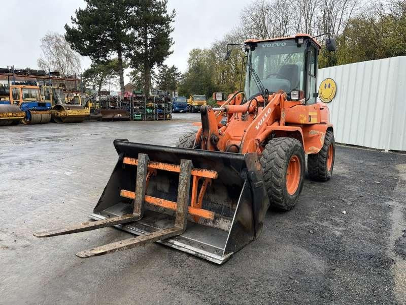 Volvo L30G - Máy xúc lật bánh lốp: hình 2 Volvo L30G - Máy xúc lật bánh lốp: hình 2