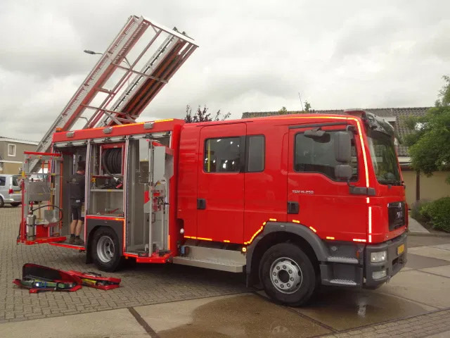 MAN TGM 15.250 FIRE TRUCK,2000 LITER TANK, FOAM TANK, AIRCO,WITH EQUIPMENT - Xe tải cứu hỏa: hình 5 MAN TGM 15.250 FIRE TRUCK,2000 LITER TANK, FOAM TANK, AIRCO,WITH EQUIPMENT - Xe tải cứu hỏa: hình 5