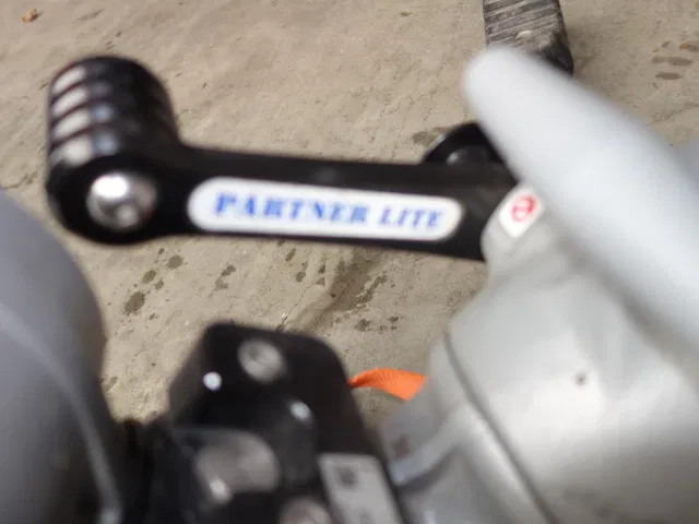 Mercedes-Benz 1325 WATER CANON - Xe tải cứu hỏa: hình 2 Mercedes-Benz 1325 WATER CANON - Xe tải cứu hỏa: hình 2