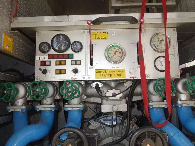 Mercedes-Benz Actros 1831 4X4 ZIEGLER BOMBEROS POMP,2500 L TANK - Xe tải cứu hỏa: hình 4 Mercedes-Benz Actros 1831 4X4 ZIEGLER BOMBEROS POMP,2500 L TANK - Xe tải cứu hỏa: hình 4