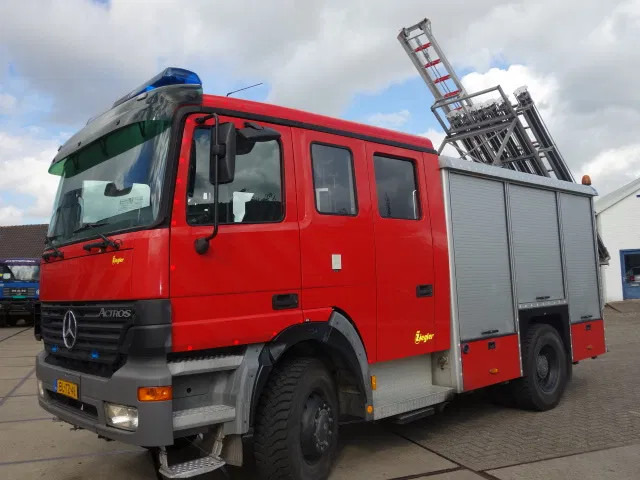 Mercedes-Benz Actros 1831 4X4 ZIEGLER BOMBEROS POMP,2500 L TANK - Xe tải cứu hỏa: hình 3 Mercedes-Benz Actros 1831 4X4 ZIEGLER BOMBEROS POMP,2500 L TANK - Xe tải cứu hỏa: hình 3