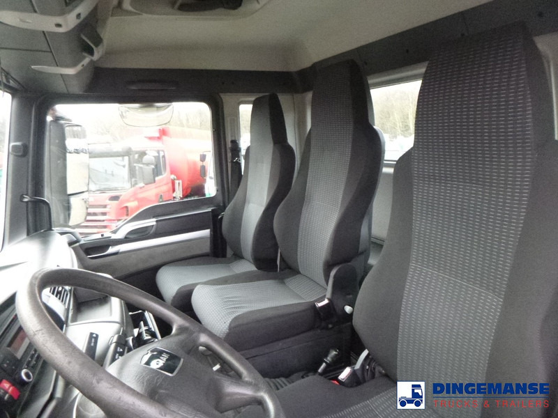 Interior photo 2: Cho thuê MAN TGS 19.360 4X2 BBS manual Euro 2 chassis + PTO MAN TGS 19.360 4X2 BBS manual Euro 2 chassis + PTO
