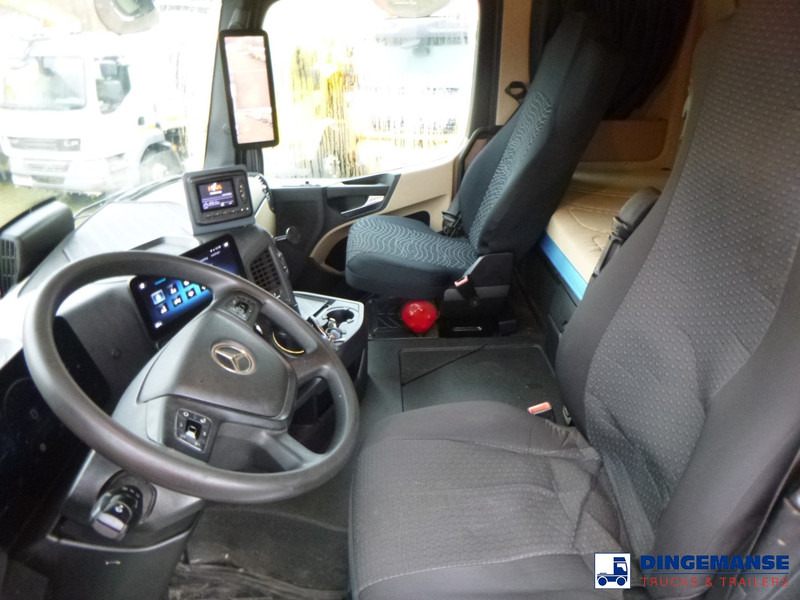 Interior photo 1: Xe tải nâng móc Mercedes-Benz Actros 2843 6x2 Hyva container hook 20t