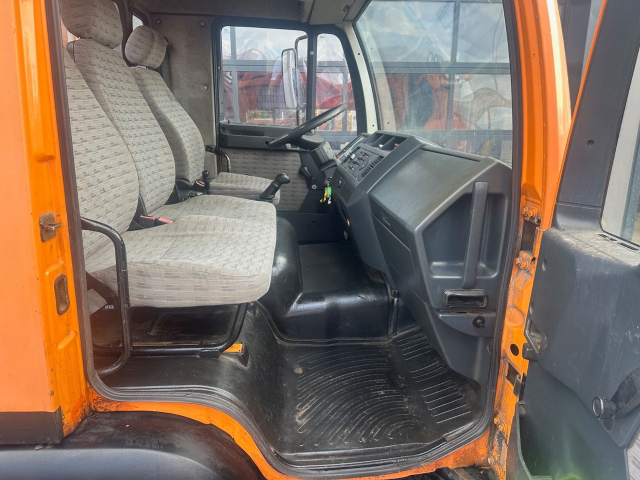 MAN 8.163 Pritsche - Xe tải thùng lửng/ Phẳng: hình 5 MAN 8.163 Pritsche - Xe tải thùng lửng/ Phẳng: hình 5