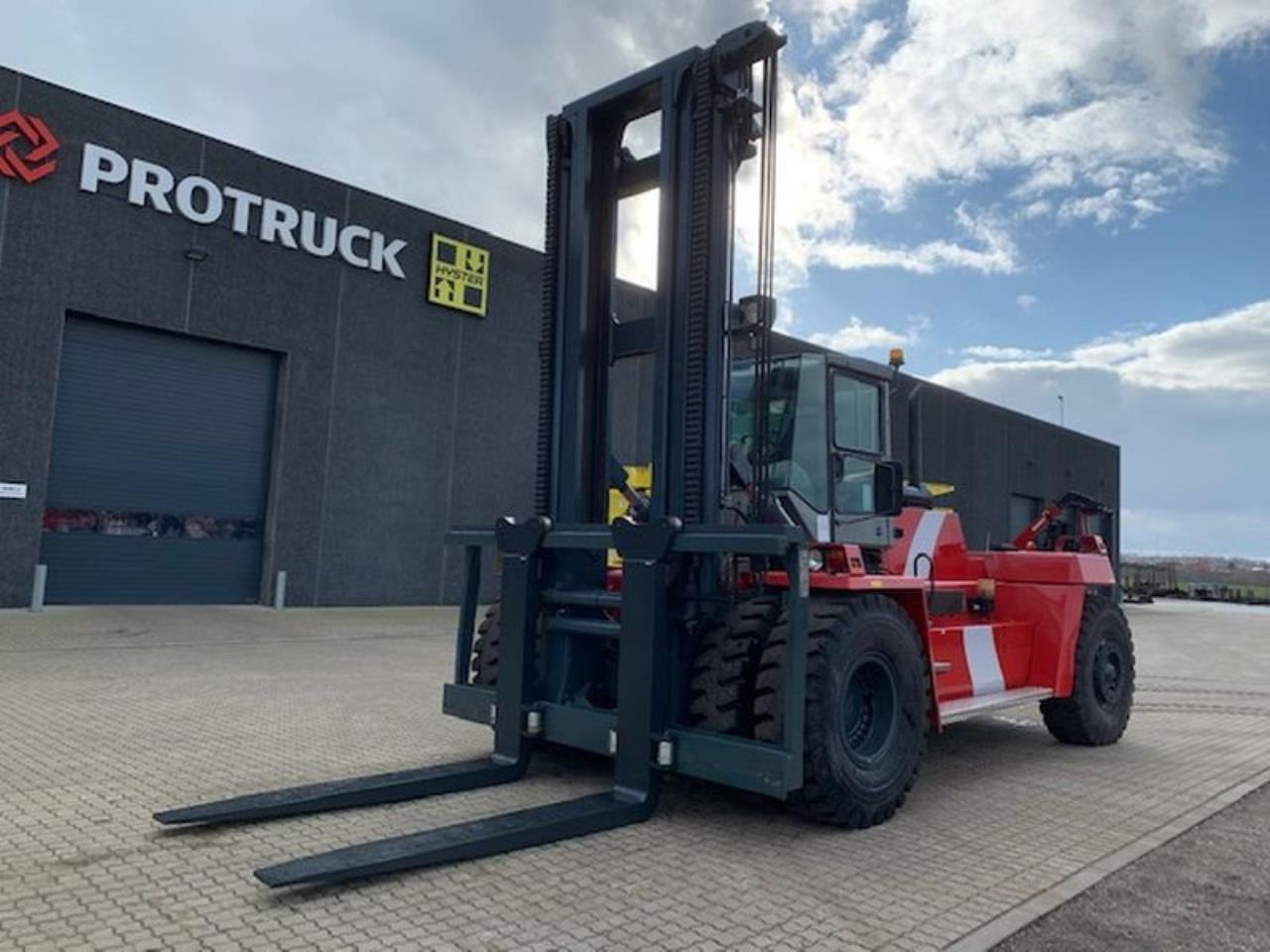 Kalmar DCD320-12LB - Xe nâng diesel: hình 2 Kalmar DCD320-12LB - Xe nâng diesel: hình 2