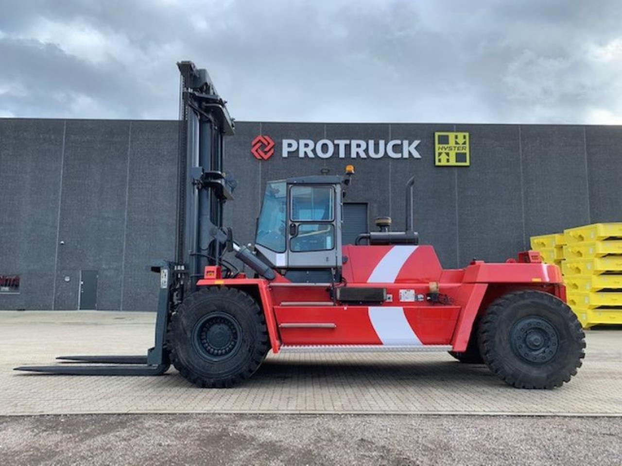 Kalmar DCD320-12LB - Xe nâng diesel: hình 1 Kalmar DCD320-12LB - Xe nâng diesel: hình 1