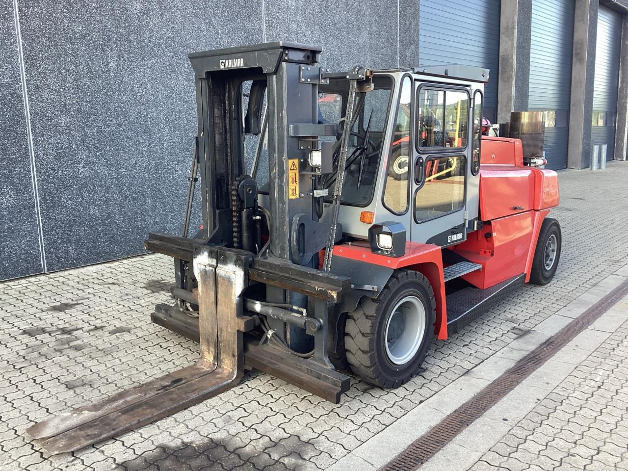 Kalmar DCE80-6LB - Xe nâng diesel: hình 1 Kalmar DCE80-6LB - Xe nâng diesel: hình 1