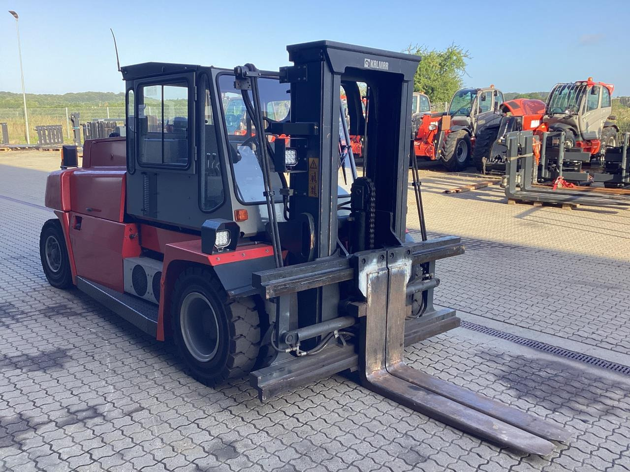 Kalmar DCE80-6LB - Xe nâng diesel: hình 2 Kalmar DCE80-6LB - Xe nâng diesel: hình 2