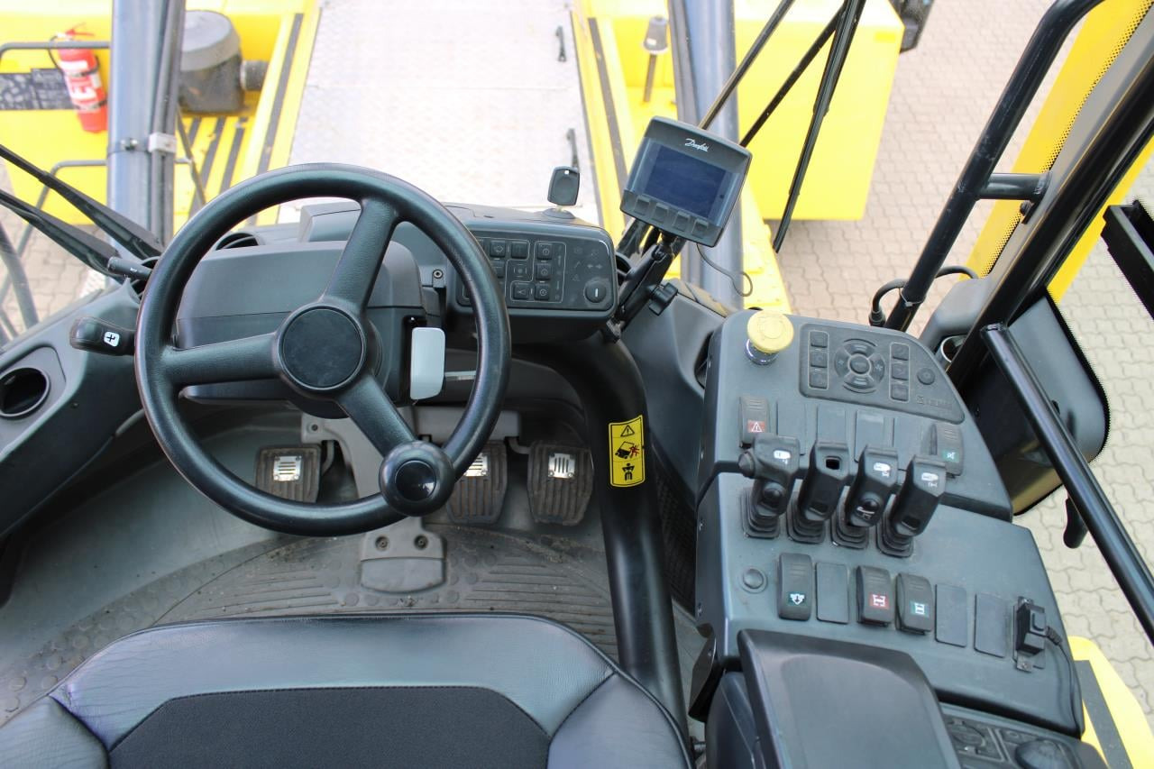 Kalmar DCG90-45ES7 - Máy nhấc container: hình 4 Kalmar DCG90-45ES7 - Máy nhấc container: hình 4