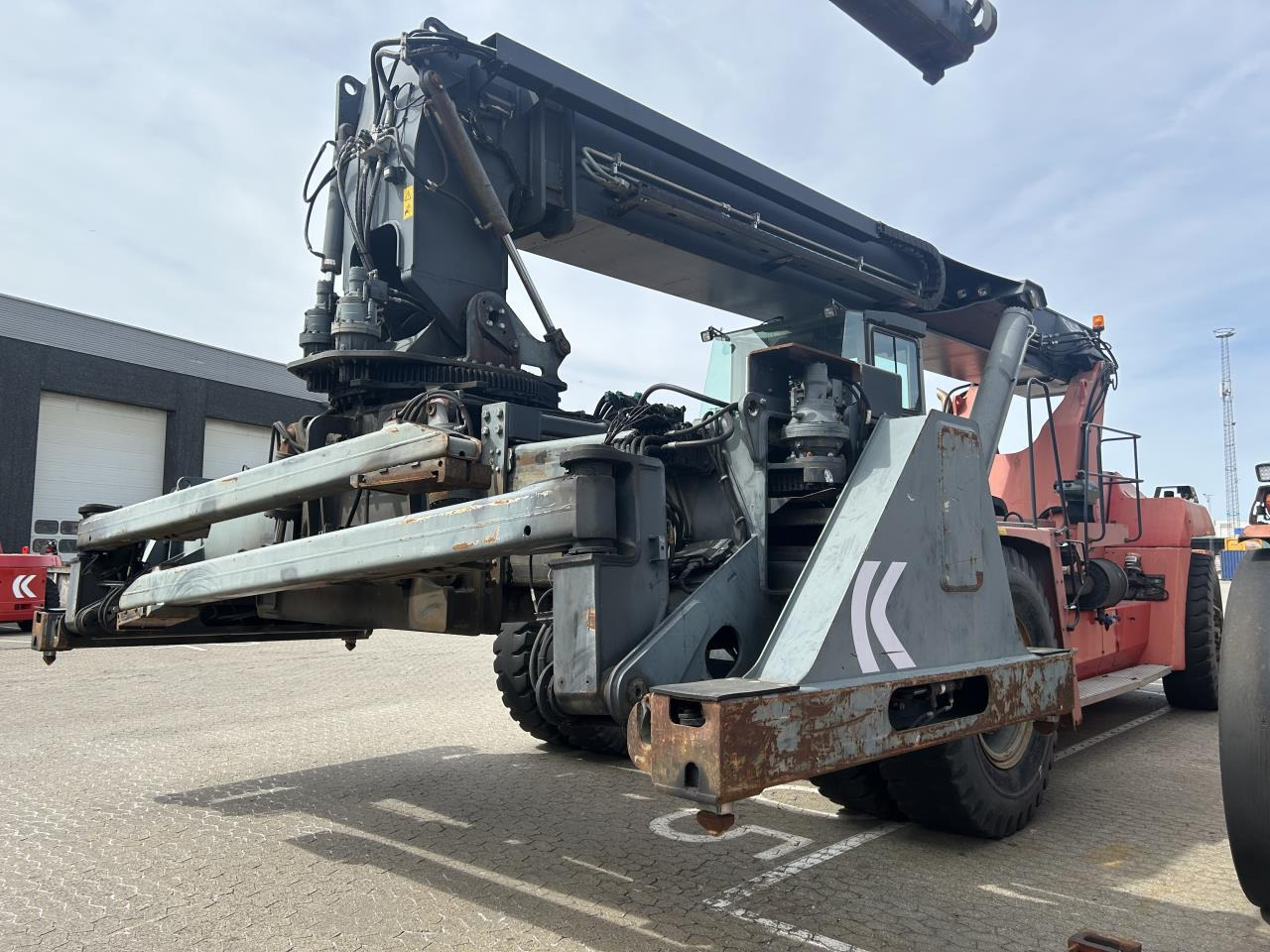 Kalmar DRF450-65C5X - Xe tiếp cận xếp chồng: hình 1 Kalmar DRF450-65C5X - Xe tiếp cận xếp chồng: hình 1