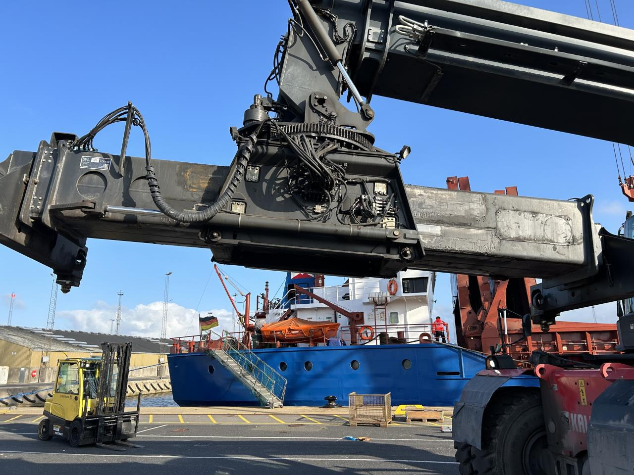 Kalmar DRG450-65S5 - Xe tiếp cận xếp chồng: hình 3 Kalmar DRG450-65S5 - Xe tiếp cận xếp chồng: hình 3