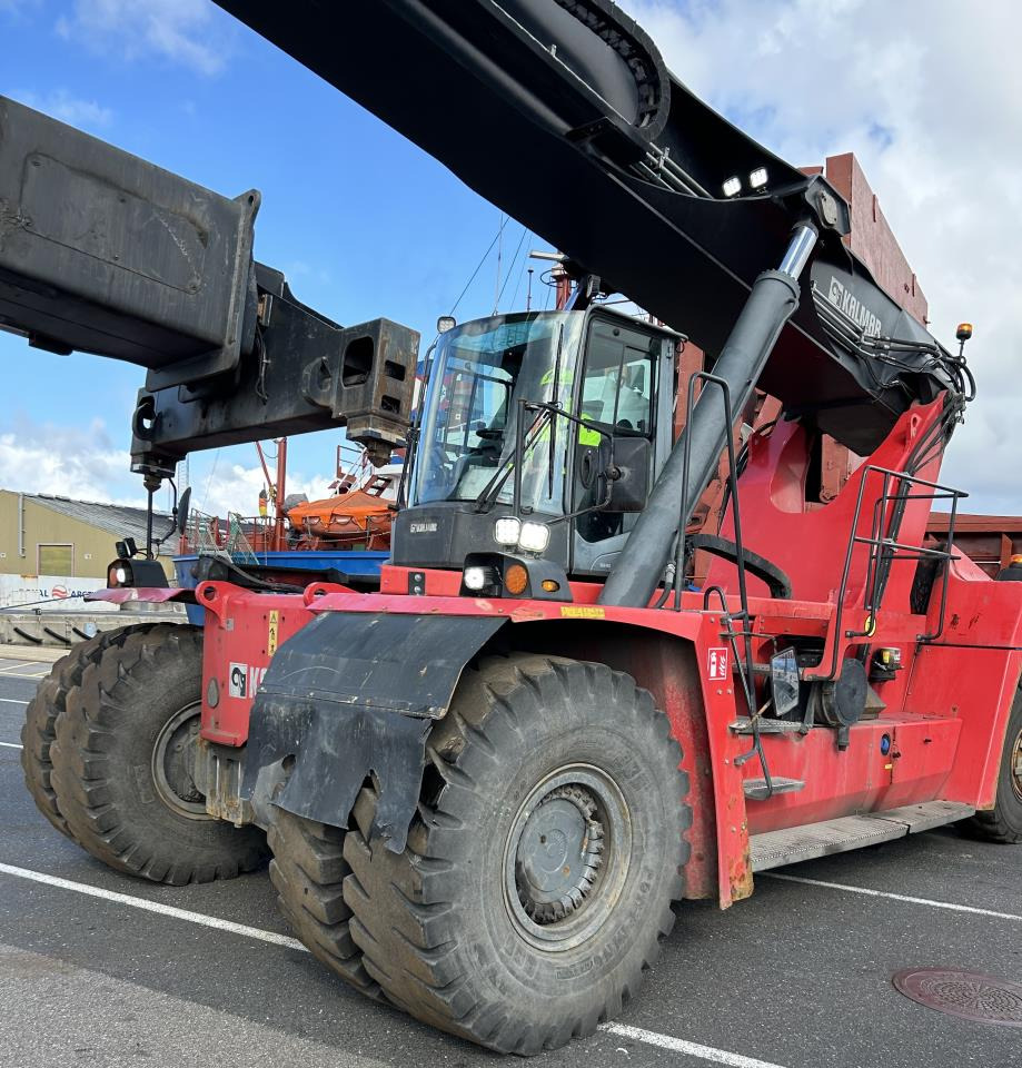 Kalmar DRG450-65S5 - Xe tiếp cận xếp chồng: hình 2 Kalmar DRG450-65S5 - Xe tiếp cận xếp chồng: hình 2
