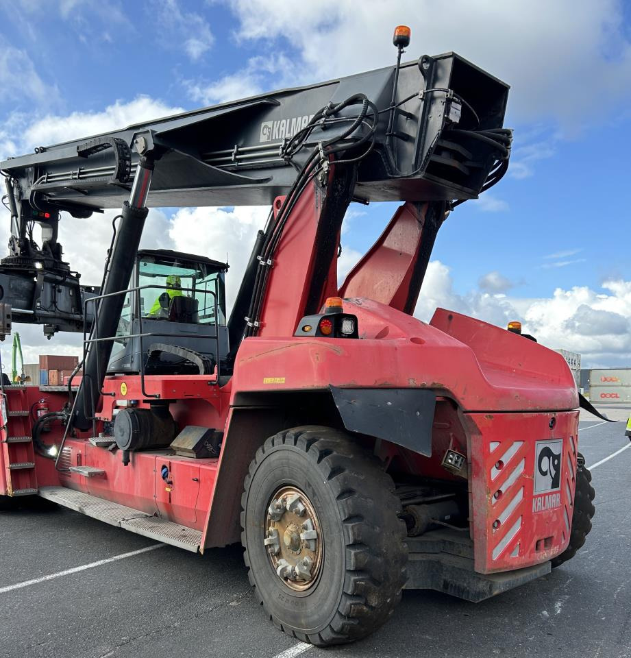 Kalmar DRG450-65S5 - Xe tiếp cận xếp chồng: hình 3 Kalmar DRG450-65S5 - Xe tiếp cận xếp chồng: hình 3