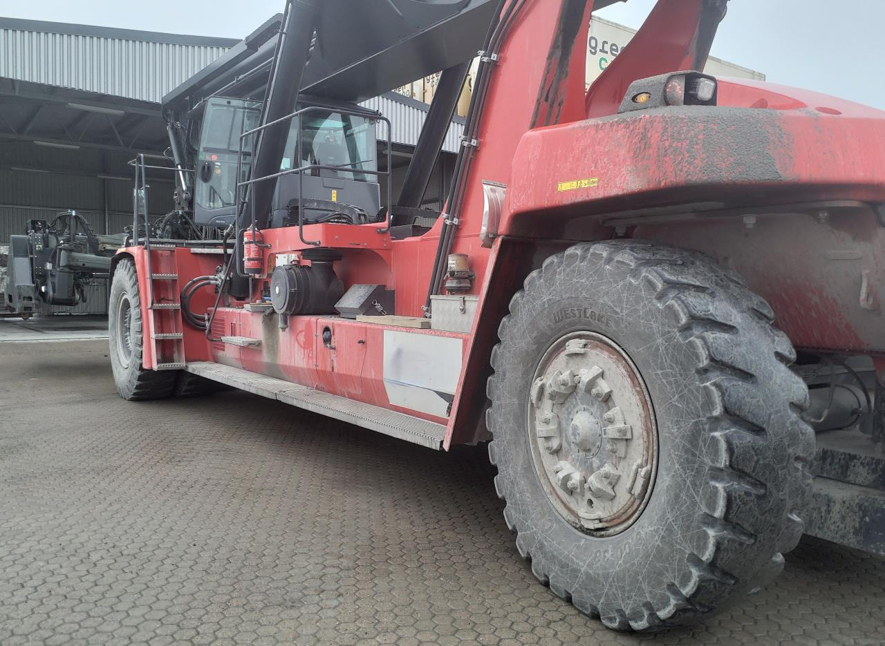 Kalmar DRG450-75C5XS - Xe tiếp cận xếp chồng: hình 2 Kalmar DRG450-75C5XS - Xe tiếp cận xếp chồng: hình 2