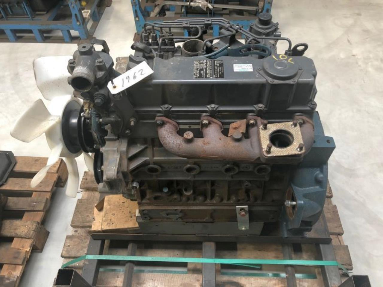 Kubota V3300-EU3 - Động cơ: hình 2 Kubota V3300-EU3 - Động cơ: hình 2