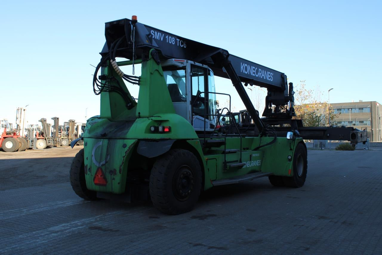 SMV 108 TC6 - Xe tiếp cận xếp chồng: hình 3 SMV 108 TC6 - Xe tiếp cận xếp chồng: hình 3