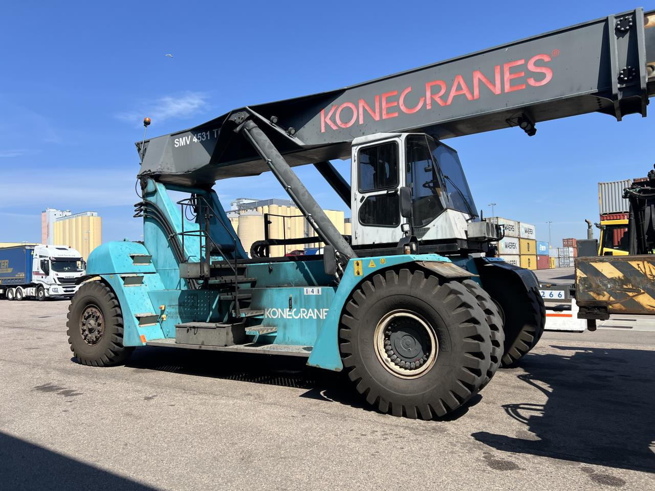 SMV 4531 TB5 - Xe tiếp cận xếp chồng: hình 1 SMV 4531 TB5 - Xe tiếp cận xếp chồng: hình 1