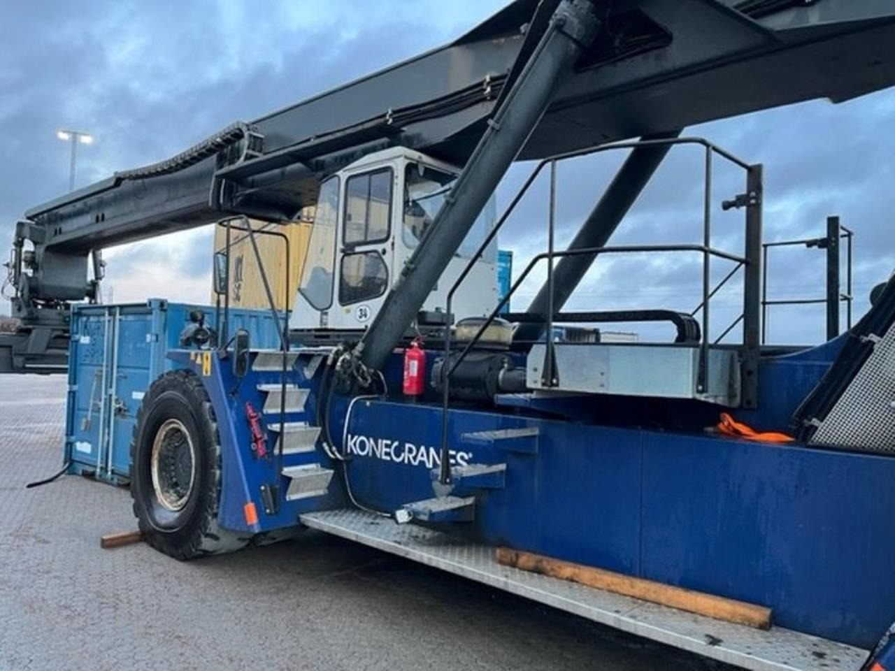 SMV 4531 TB5 - Xe tiếp cận xếp chồng: hình 4 SMV 4531 TB5 - Xe tiếp cận xếp chồng: hình 4