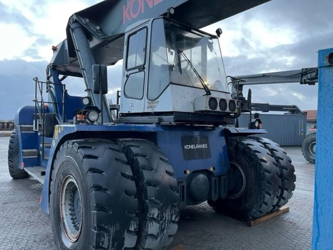 SMV 4531 TB5 - Xe tiếp cận xếp chồng: hình 2 SMV 4531 TB5 - Xe tiếp cận xếp chồng: hình 2