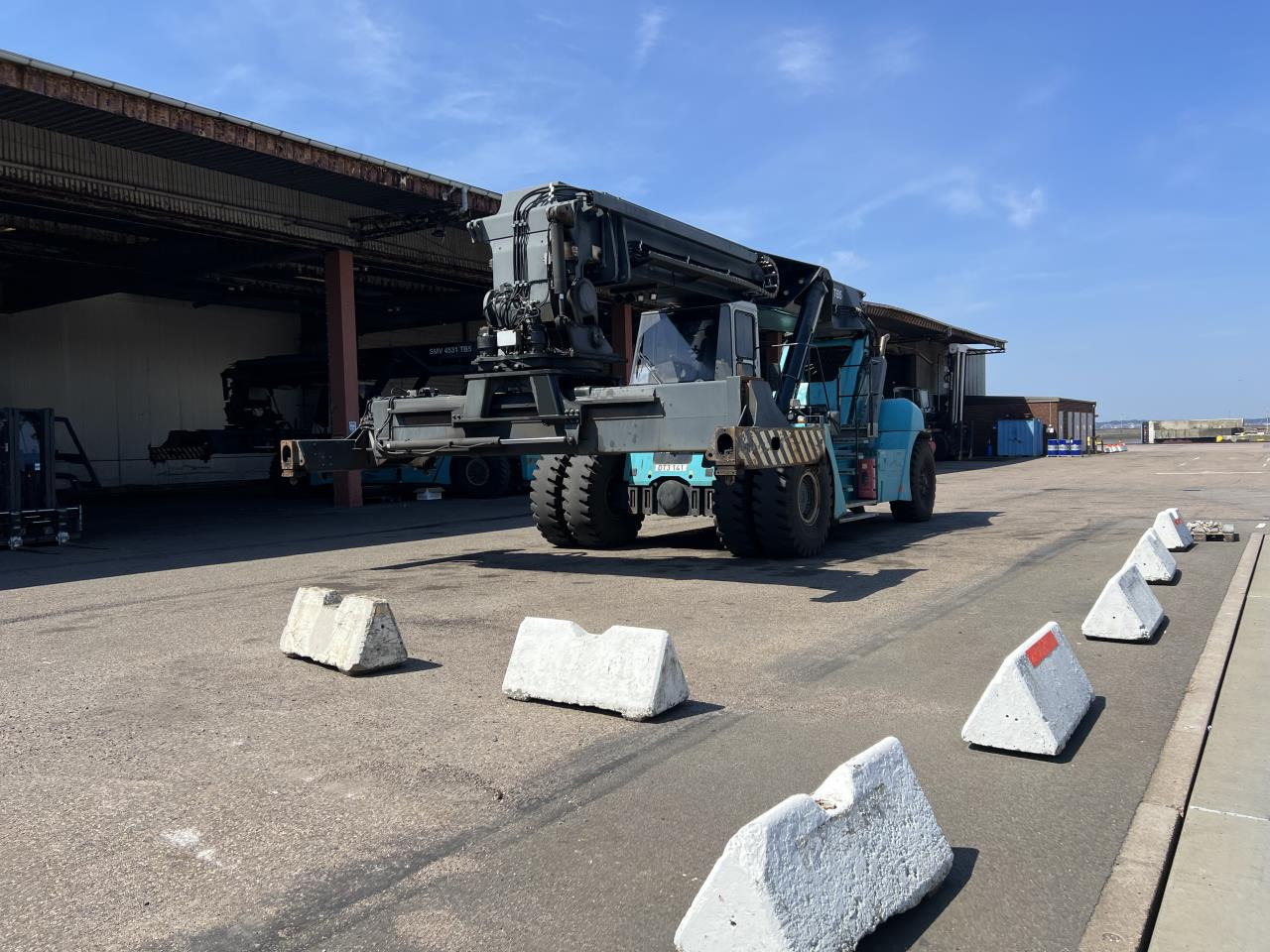 SMV 4531 TB5 - Xe tiếp cận xếp chồng: hình 2 SMV 4531 TB5 - Xe tiếp cận xếp chồng: hình 2