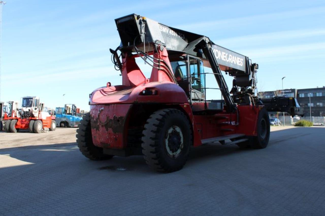 SMV KONECRANES 4531 - Xe tiếp cận xếp chồng: hình 3 SMV KONECRANES 4531 - Xe tiếp cận xếp chồng: hình 3