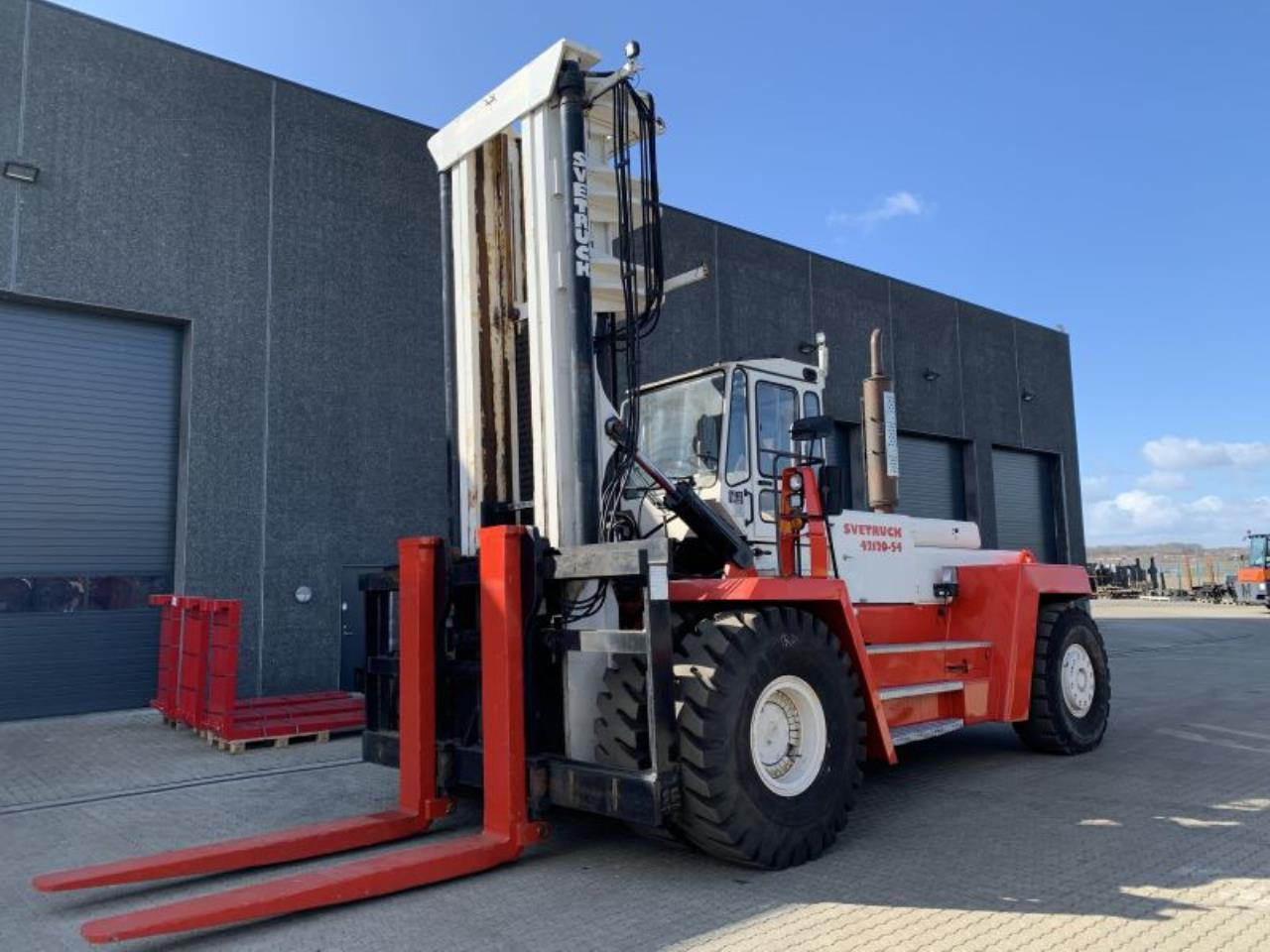 SveTruck 42120-54 - Xe nâng diesel: hình 2 SveTruck 42120-54 - Xe nâng diesel: hình 2