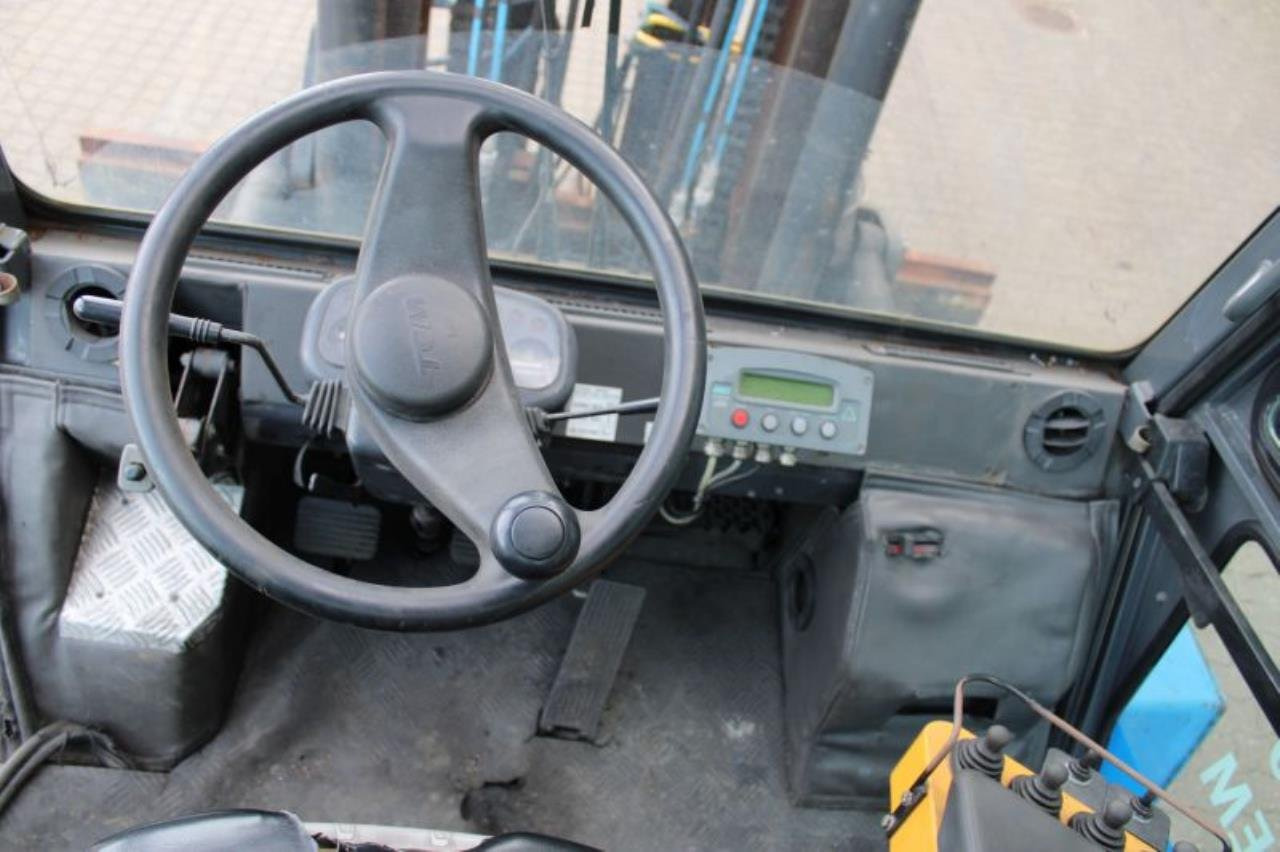 TCM FD80 - Xe nâng diesel: hình 4 TCM FD80 - Xe nâng diesel: hình 4