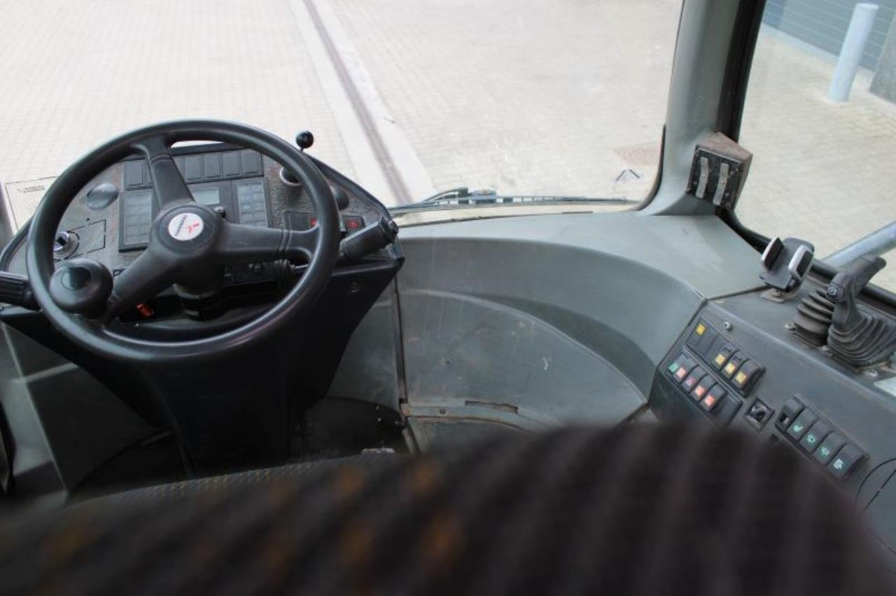 Terberg RT222 - Máy cày trạm: hình 4 Terberg RT222 - Máy cày trạm: hình 4