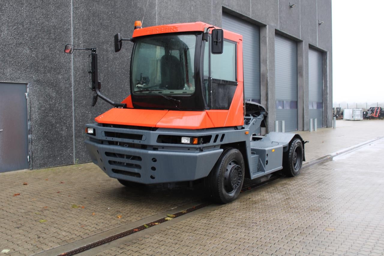 Terberg RT222 - Máy cày trạm: hình 2 Terberg RT222 - Máy cày trạm: hình 2