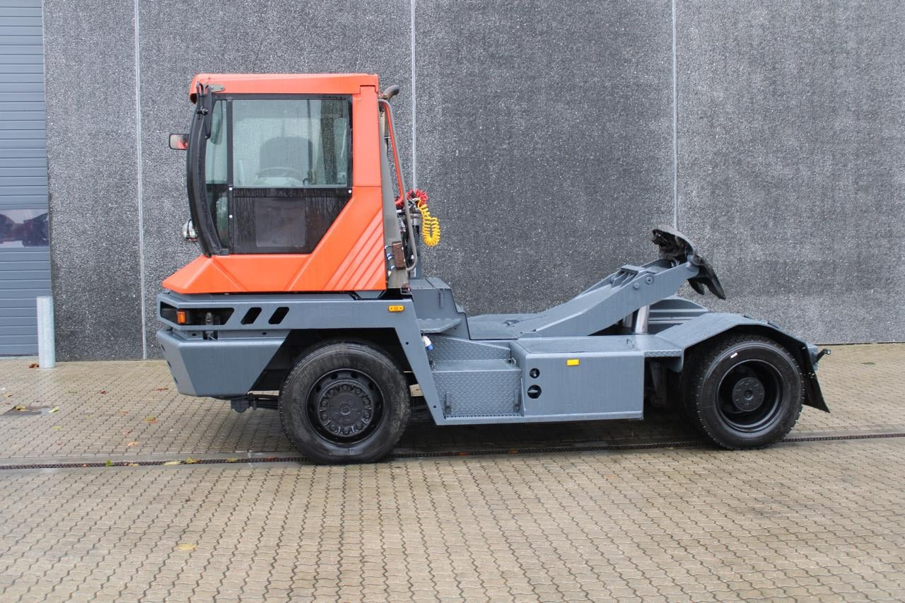 Terberg RT222 - Máy cày trạm: hình 1 Terberg RT222 - Máy cày trạm: hình 1