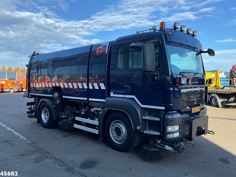 MAN TGS 18.320 Manual Gearbox Brock Wegdekreinger links en rechtsvegend! - Xe quét đường: hình 3 MAN TGS 18.320 Manual Gearbox Brock Wegdekreinger links en rechtsvegend! - Xe quét đường: hình 3