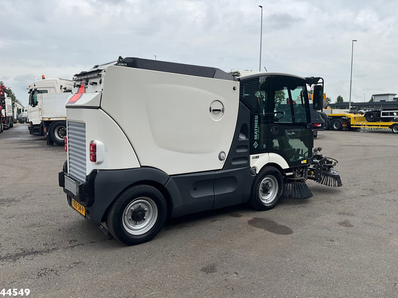 Mathieu MC 210 Azura Flex Euro 6 with 3-rd brush - Xe quét đường: hình 5 Mathieu MC 210 Azura Flex Euro 6 with 3-rd brush - Xe quét đường: hình 5