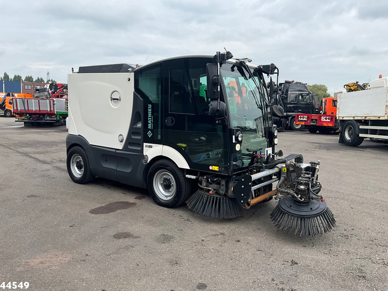 Mathieu MC 210 Azura Flex Euro 6 with 3-rd brush - Xe quét đường: hình 4 Mathieu MC 210 Azura Flex Euro 6 with 3-rd brush - Xe quét đường: hình 4