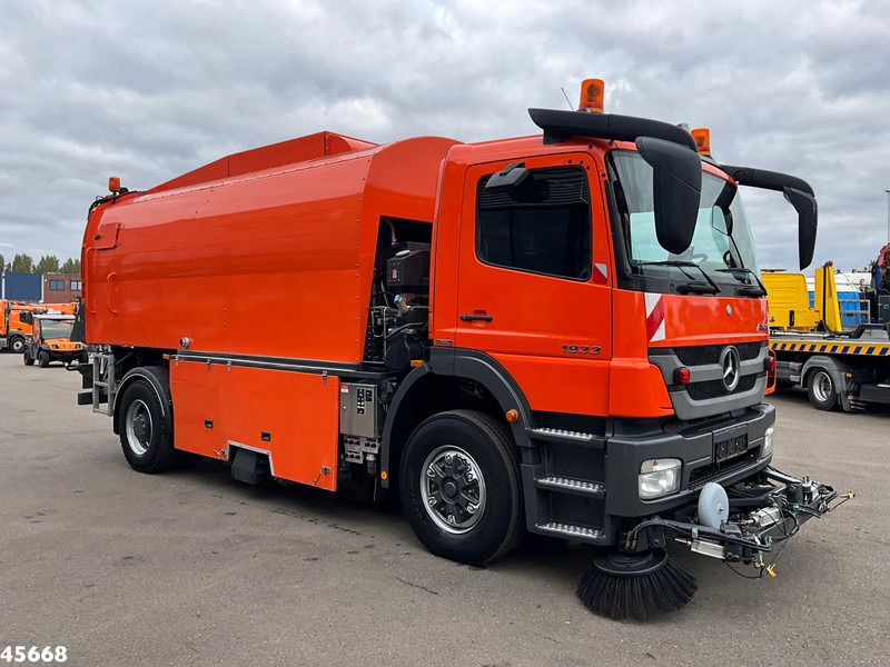 Mercedes-Benz Axor 1833 4x4 Schörling SORF Schienenreinigungs/Railway sweeper Just 38.680 Km! - Xe quét đường: hình 5 Mercedes-Benz Axor 1833 4x4 Schörling SORF Schienenreinigungs/Railway sweeper Just 38.680 Km! - Xe quét đường: hình 5