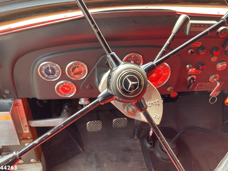 Xe tải cứu hỏa Mercedes-Benz LF 311 Oldtimer Feuerwehrfahrzeug Just 35.940 km!: hình 17 Xe tải cứu hỏa Mercedes-Benz LF 311 Oldtimer Feuerwehrfahrzeug Just 35.940 km!: hình 17